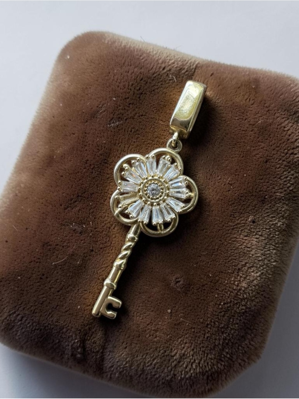 Stunning KOÇAK 14K Gold Flower Key Pendant - 2.4g